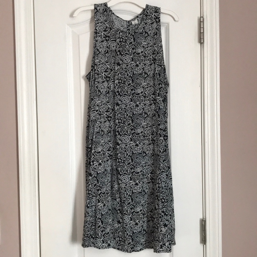 Short black and white dress